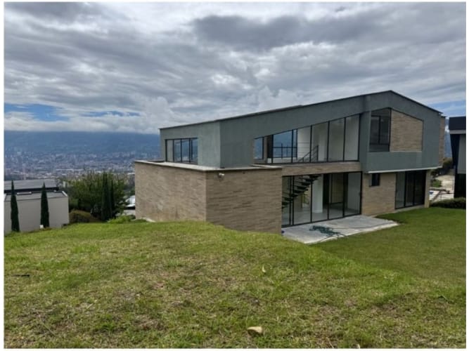 Casa de 2 alcobas en venta en Santa Catalina, La Estrella, 270 m² · foto 2 de 12