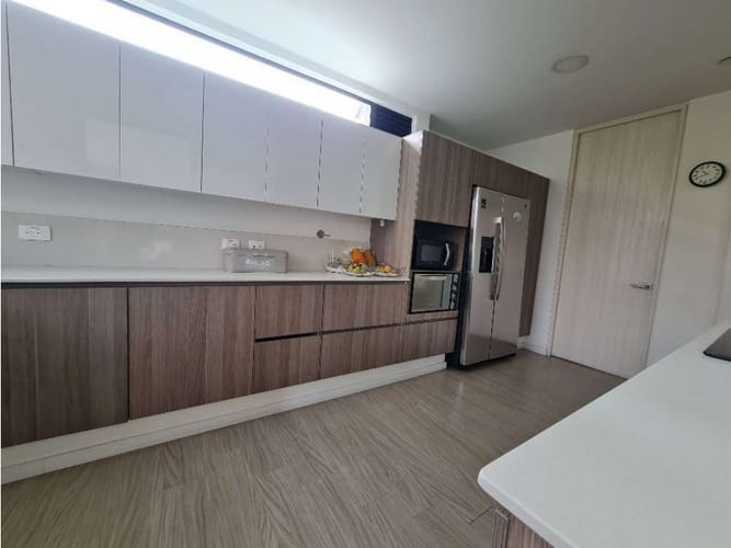 Apartamento de 3 alcobas en venta en Las Lomas, Medellín, 163 m² · foto 2 de 9