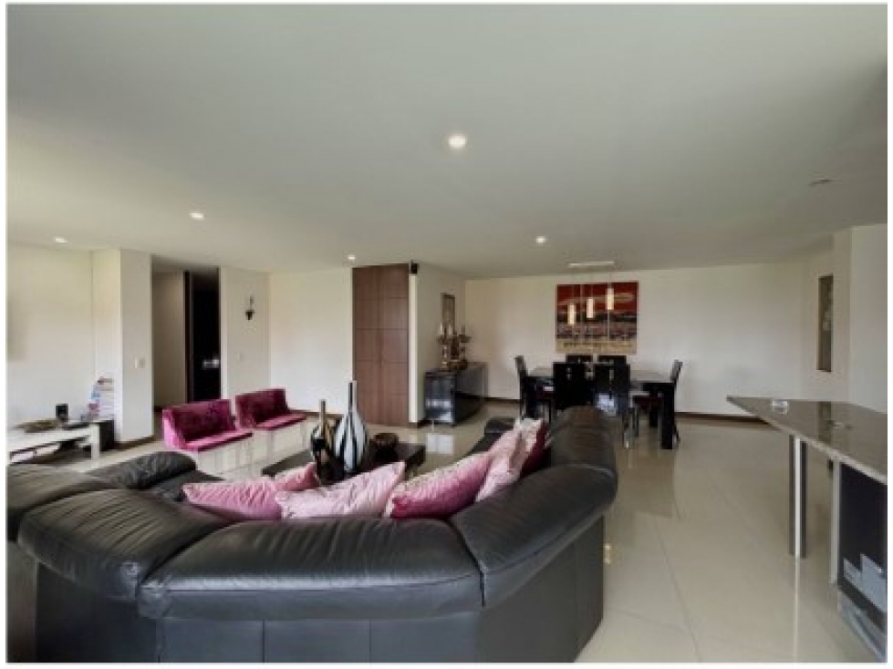 Apartamento de 2 alcobas en venta en El Poblado, Medellín, 146 m² · foto 2 de 17