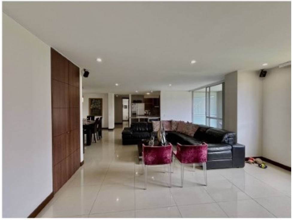 Apartamento de 2 alcobas en venta en El Poblado, Medellín, 146 m² · foto 3 de 17