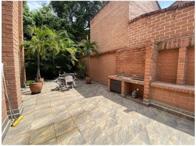 Casa de 3 alcobas en venta en Loma Benedictinos, Envigado, 391 m² · foto 2 de 21