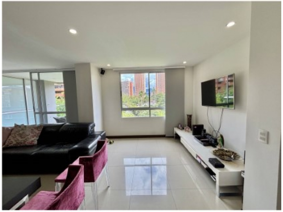 Apartamento de 2 alcobas en venta en El Poblado, Medellín, 146 m² · foto 5 de 17