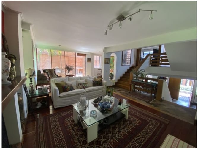 Casa de 3 alcobas en venta en Loma Benedictinos, Envigado, 391 m² · foto 3 de 21