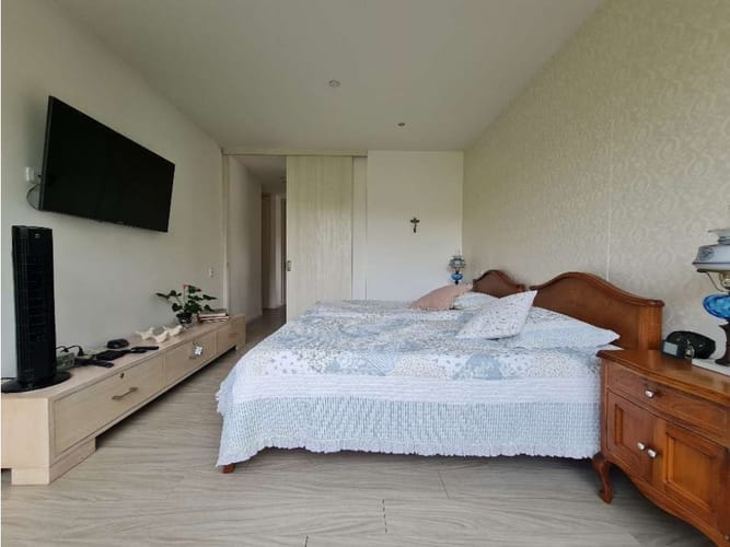 Apartamento de 3 alcobas en venta en Las Lomas, Medellín, 163 m² · foto 7 de 9
