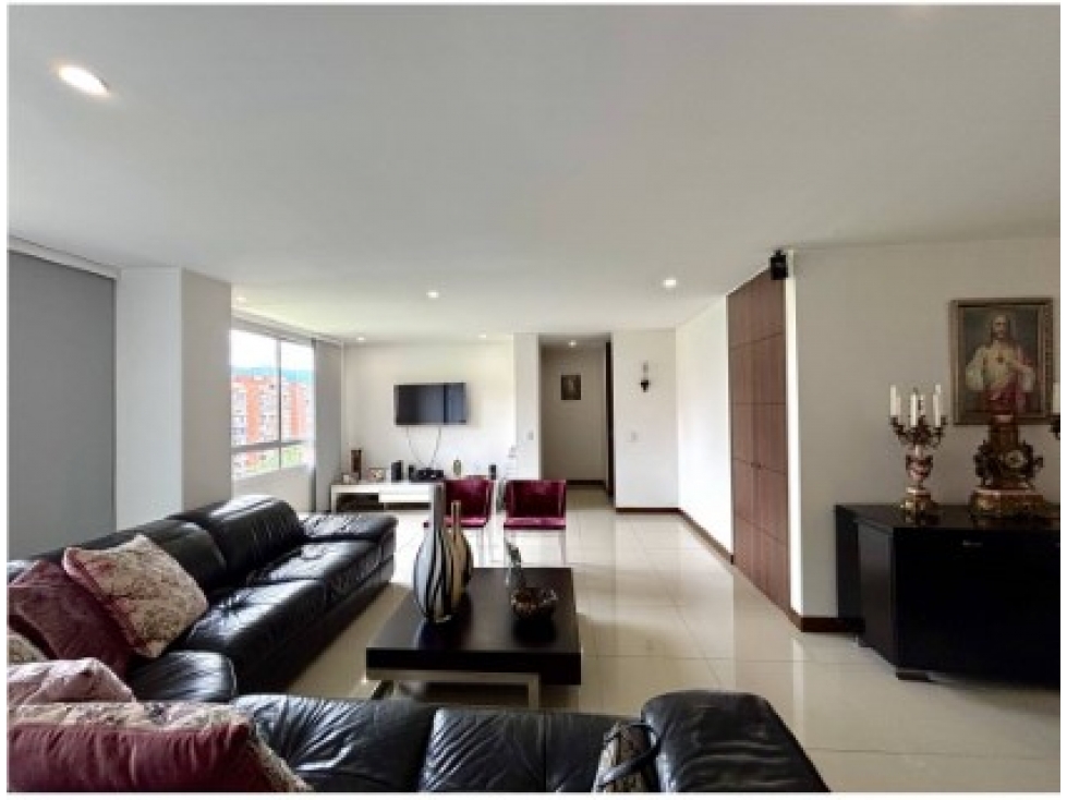 Apartamento de 2 alcobas en venta en El Poblado, Medellín, 146 m² · foto 6 de 17