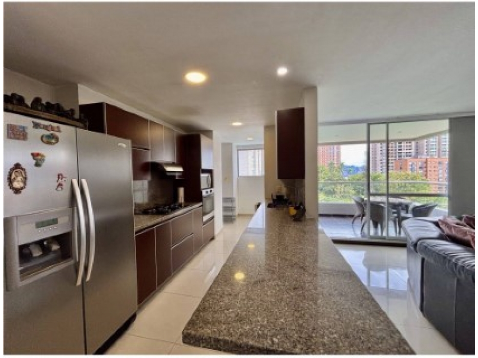 Apartamento de 2 alcobas en venta en El Poblado, Medellín, 146 m² · foto 8 de 17