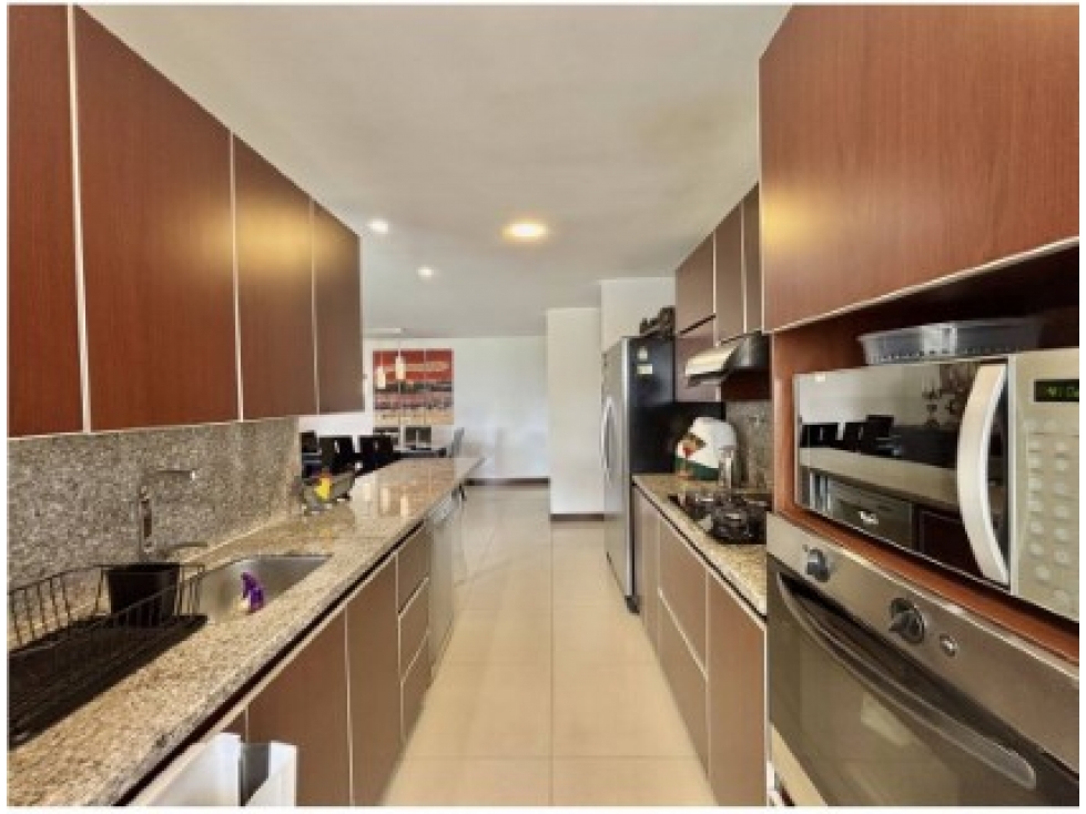 Apartamento de 2 alcobas en venta en El Poblado, Medellín, 146 m² · foto 10 de 17