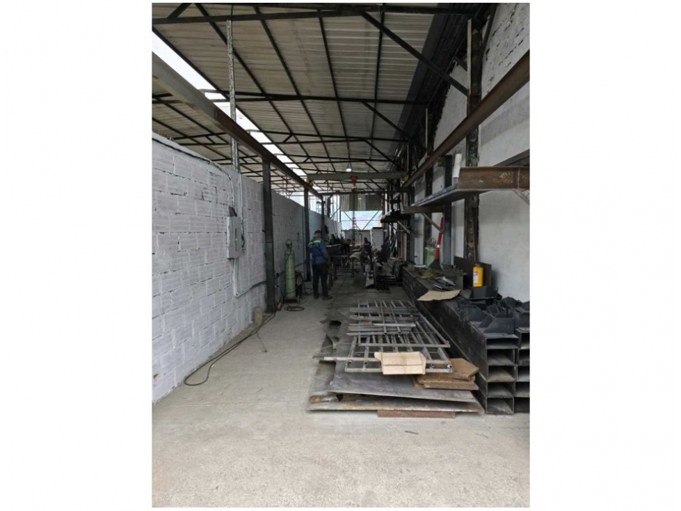 Bodega en venta en Bellavista, Medellín, 630 m² · foto 2 de 5