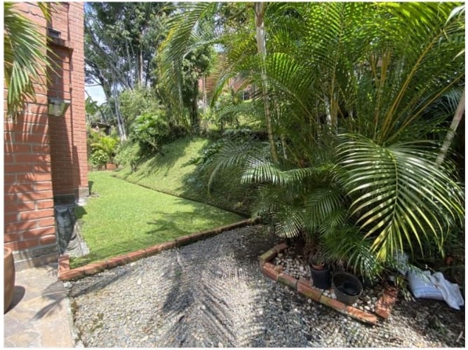 Casa de 3 alcobas en venta en Loma Benedictinos, Envigado, 391 m² · foto 11 de 21