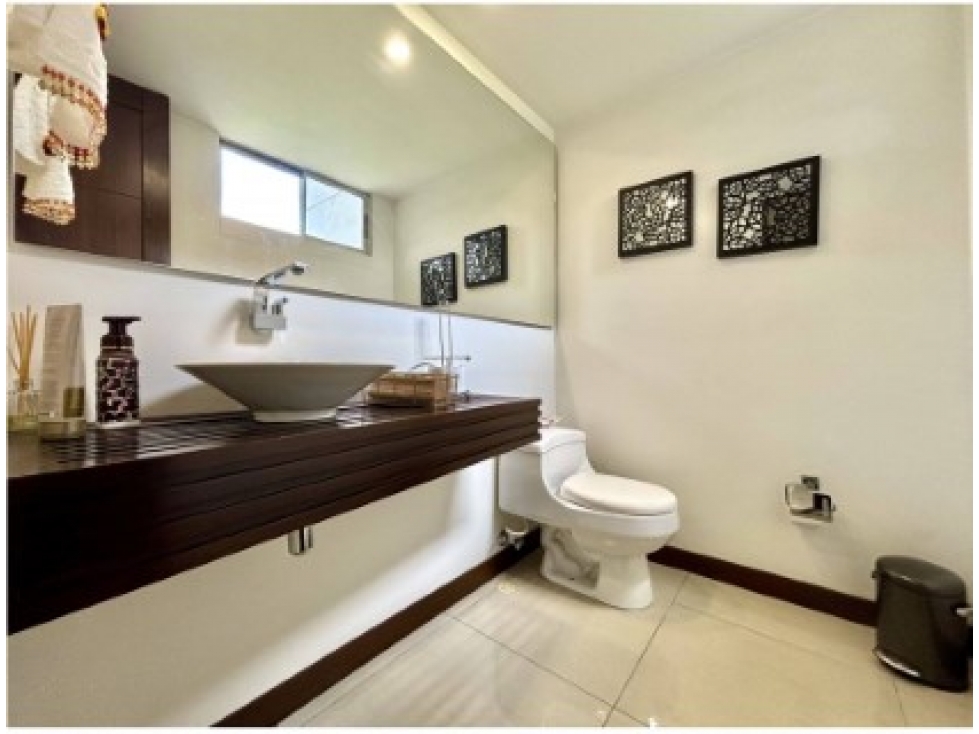 Apartamento de 2 alcobas en venta en El Poblado, Medellín, 146 m² · foto 16 de 17