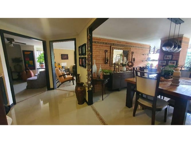 Apartamento de 4 alcobas en venta en El Poblado, Medellín, 207 m² · foto 2 de 18