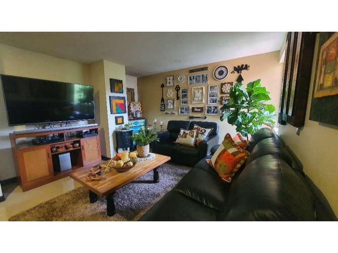 Apartamento de 4 alcobas en venta en El Poblado, Medellín, 207 m² · foto 3 de 18