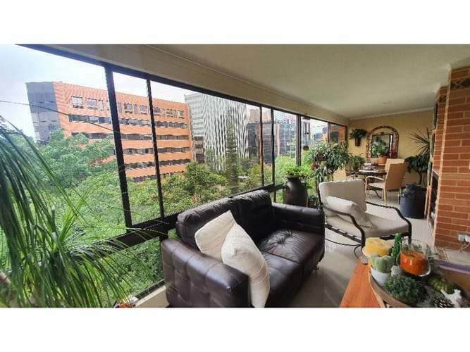 Apartamento de 4 alcobas en venta en El Poblado, Medellín, 207 m² · foto 4 de 18