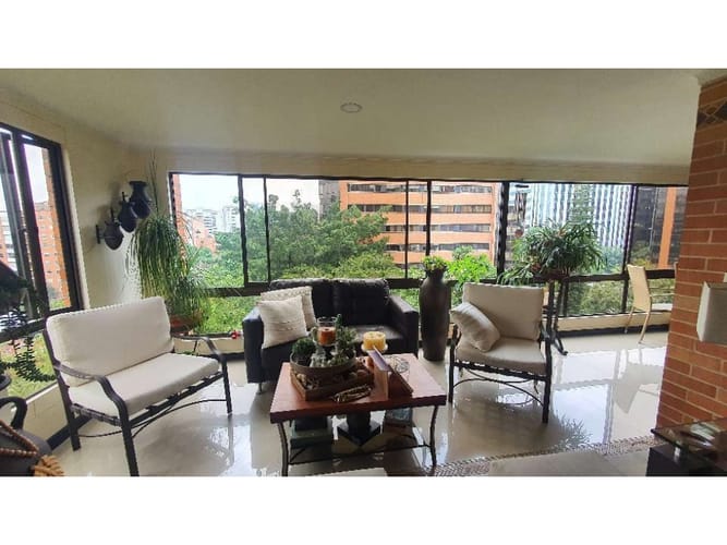 Apartamento de 4 alcobas en venta en El Poblado, Medellín, 207 m² · foto 6 de 18