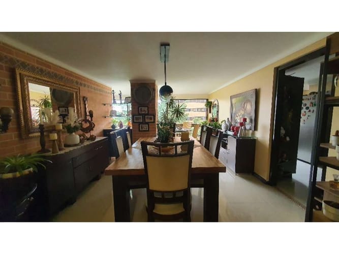 Apartamento de 4 alcobas en venta en El Poblado, Medellín, 207 m² · foto 7 de 18