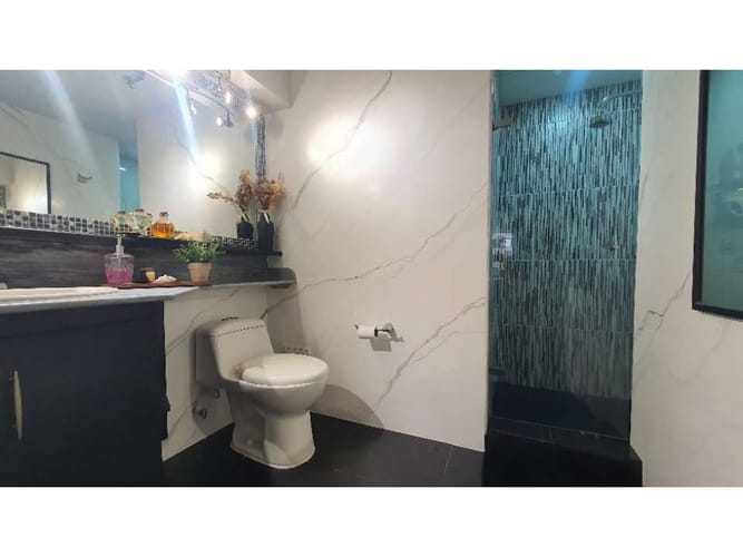 Apartamento de 4 alcobas en venta en El Poblado, Medellín, 207 m² · foto 15 de 18