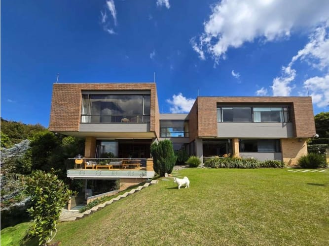 Casa de 4 alcobas en venta en Loma Del Chocho, Medellín, 450 m² · foto 1 de 1