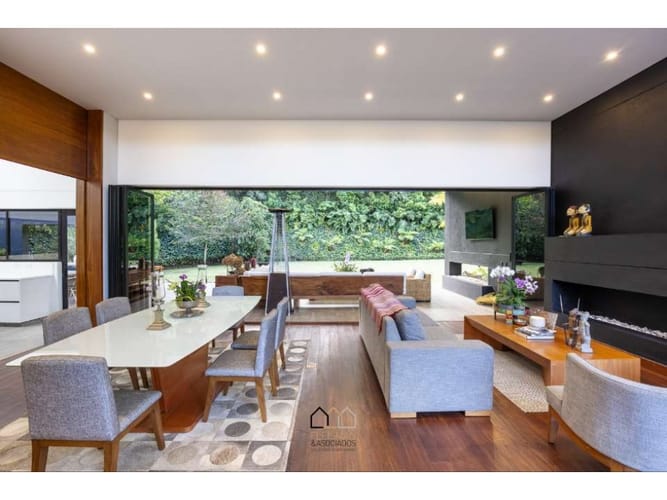 Casa de 4 alcobas en venta en Loma Benedictinos, Envigado, 445 m² · foto 3 de 14