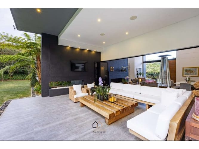 Casa de 4 alcobas en venta en Loma Benedictinos, Envigado, 445 m² · foto 9 de 14