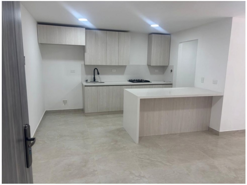 Apartamento en venta en La Castellana, Medellín · foto 5 de 14