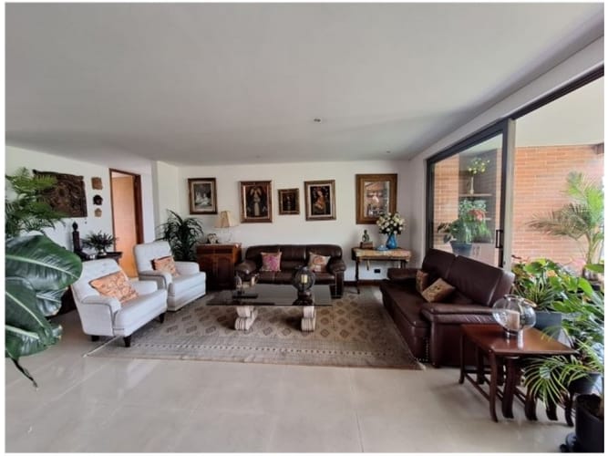 Apartamento de 3 alcobas en venta en El Poblado, Medellín, 210 m² · foto 5 de 24