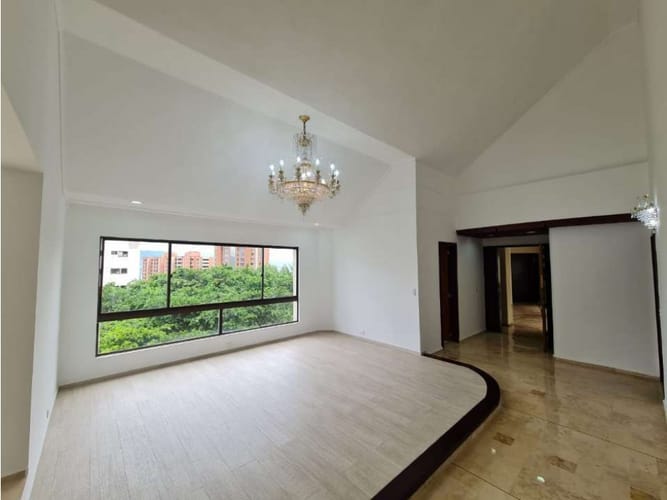 Apartamento de 4 alcobas en venta en El Poblado, Medellín, 435 m² · foto 2 de 15