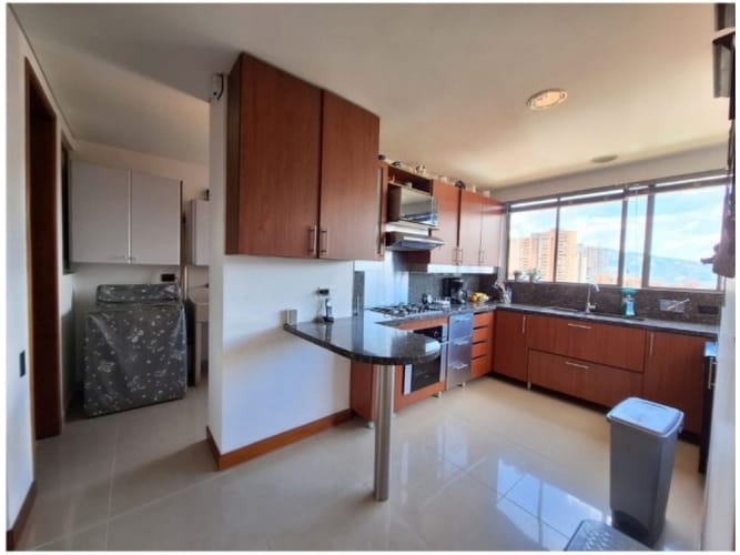 Apartamento de 3 alcobas en venta en El Poblado, Medellín, 210 m² · foto 13 de 24