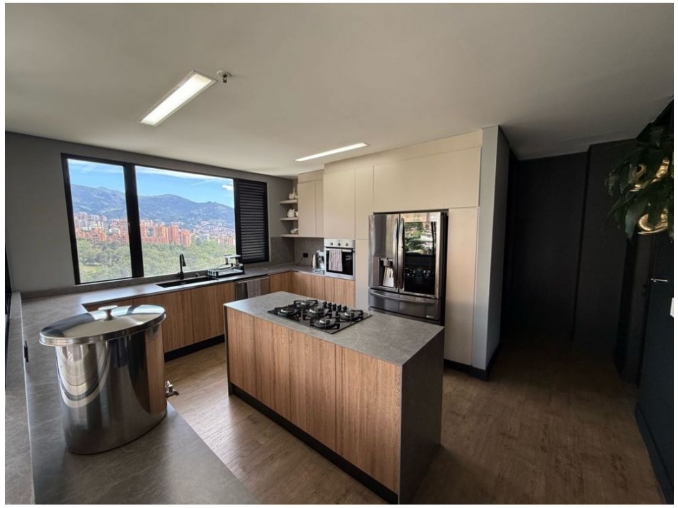 Apartamento de 3 alcobas en venta en El Poblado, Medellín, 330 m² · foto 3 de 17