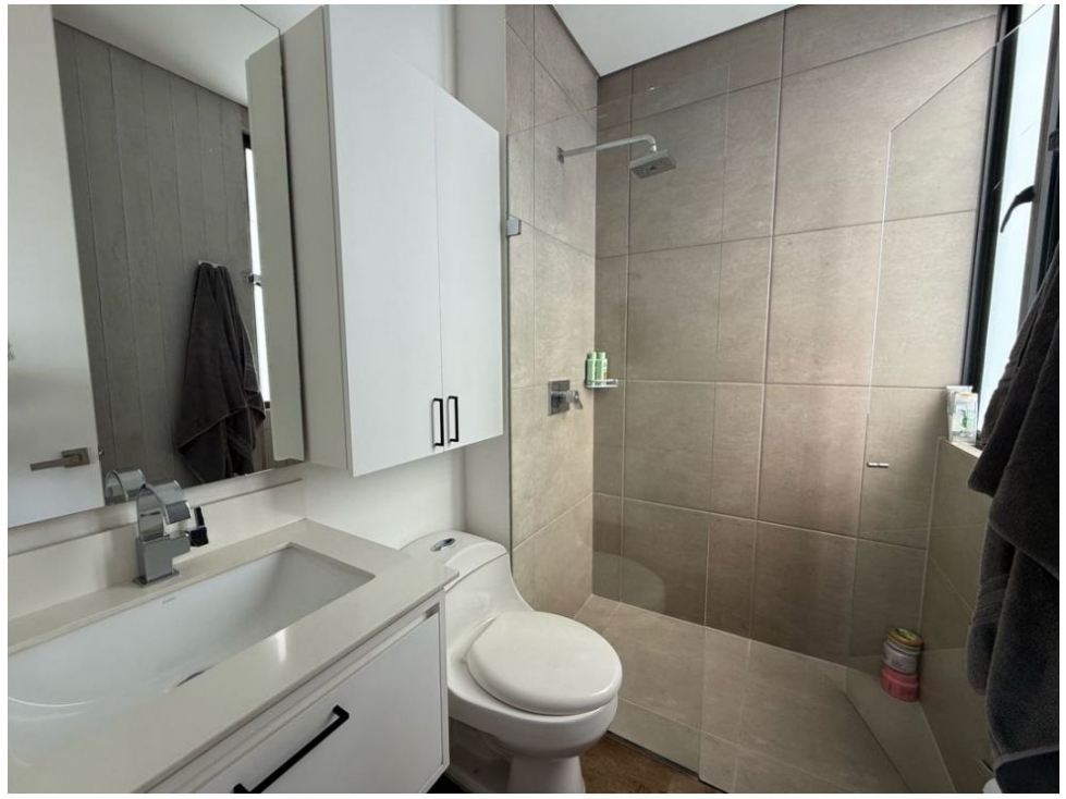 Apartamento de 3 alcobas en venta en El Poblado, Medellín, 330 m² · foto 13 de 17