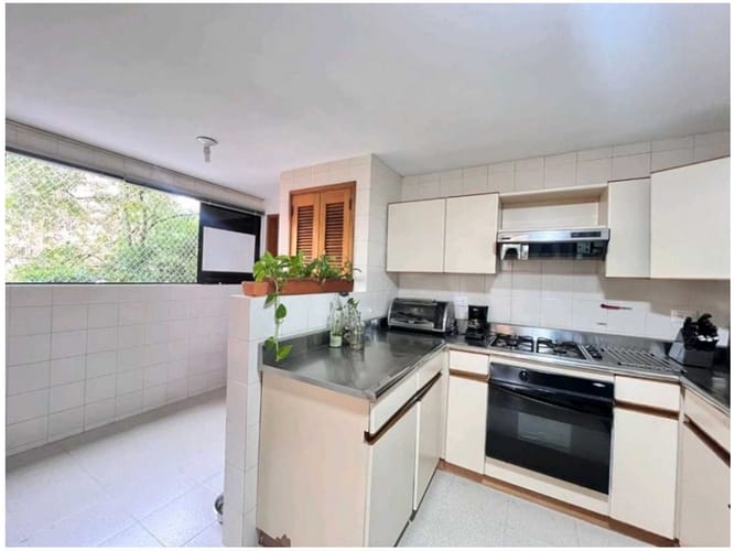 Apartamento de 3 alcobas en venta en El Tesoro, Medellín, 148 m² · foto 9 de 16