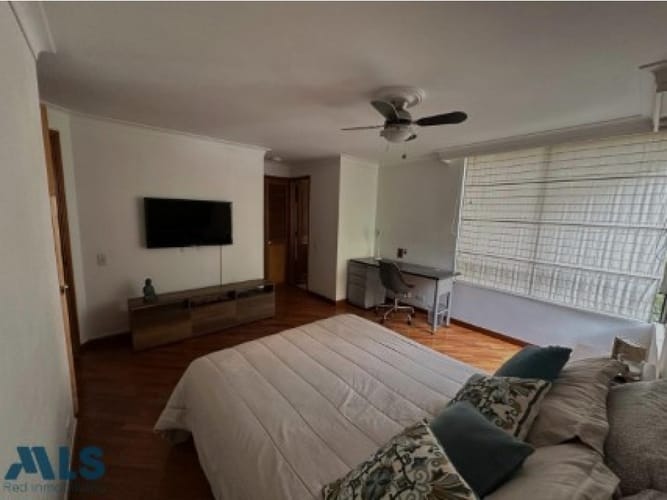 Apartamento de 3 alcobas en venta en El Tesoro, Medellín, 164 m² · foto 3 de 24