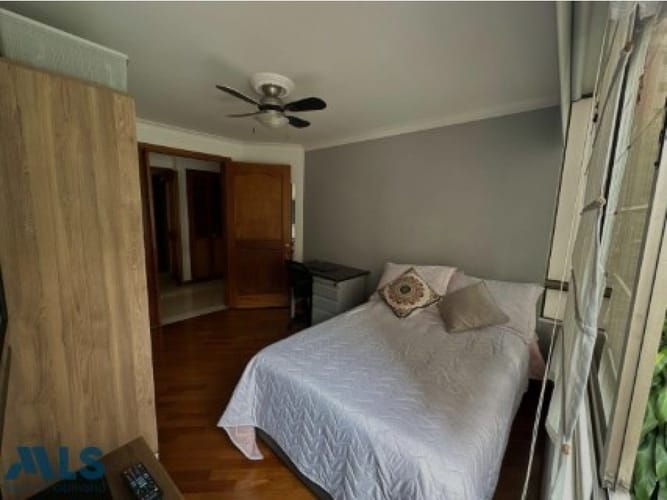 Apartamento de 3 alcobas en venta en El Tesoro, Medellín, 164 m² · foto 4 de 24
