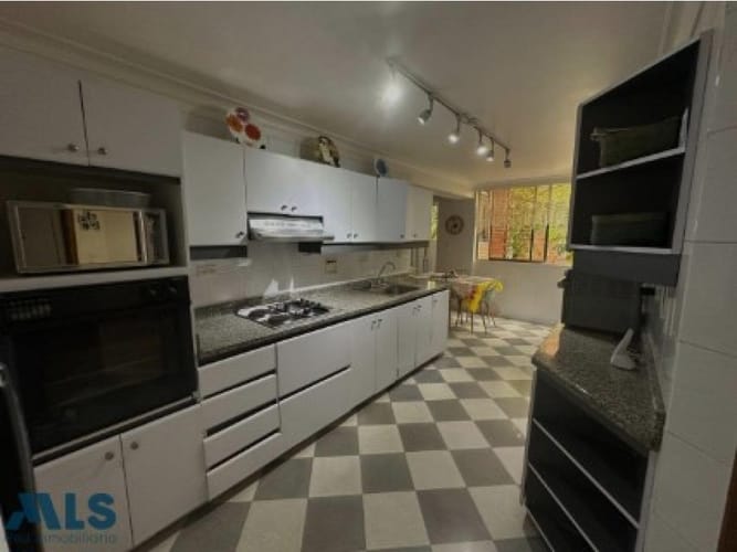 Apartamento de 3 alcobas en venta en El Tesoro, Medellín, 164 m² · foto 5 de 24