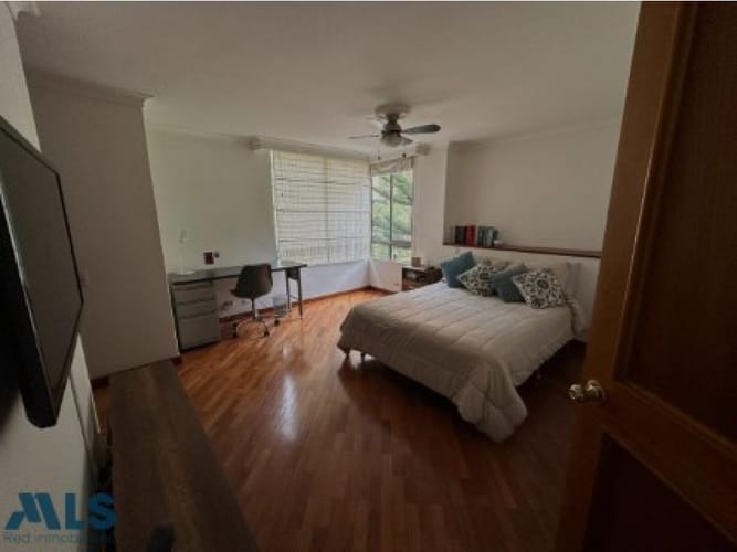 Apartamento de 3 alcobas en venta en El Tesoro, Medellín, 164 m² · foto 7 de 24
