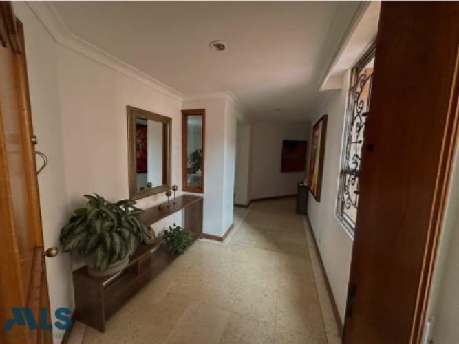 Apartamento de 3 alcobas en venta en El Tesoro, Medellín, 164 m² · foto 8 de 24
