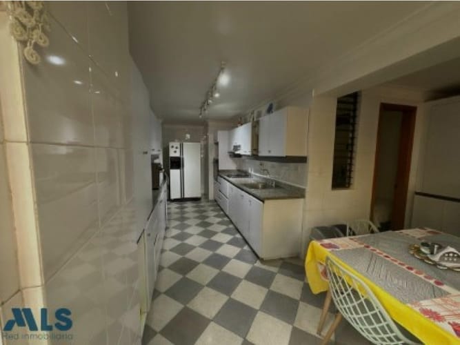 Apartamento de 3 alcobas en venta en El Tesoro, Medellín, 164 m² · foto 13 de 24