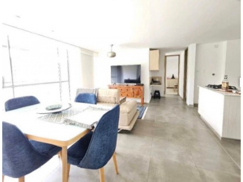 Apartamento en venta en Loma Del Esmeraldal, Envigado · foto 2 de 10
