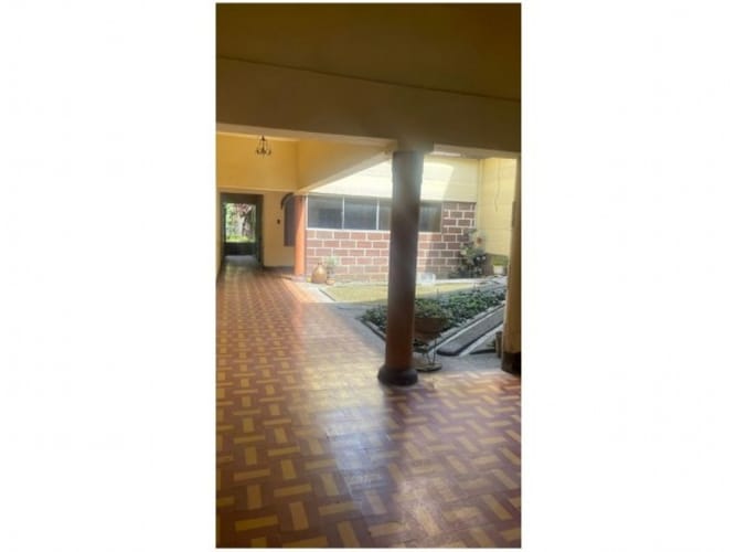 Casa de 5 alcobas en venta en Laureles, Medellín, 331 m² · foto 2 de 15