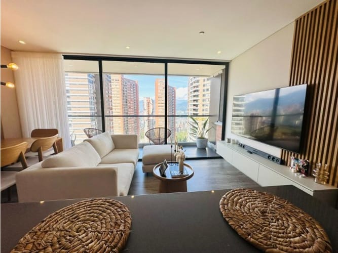 Apartamento de 2 alcobas en venta en El Poblado, Medellín, 88 m² · foto 2 de 7