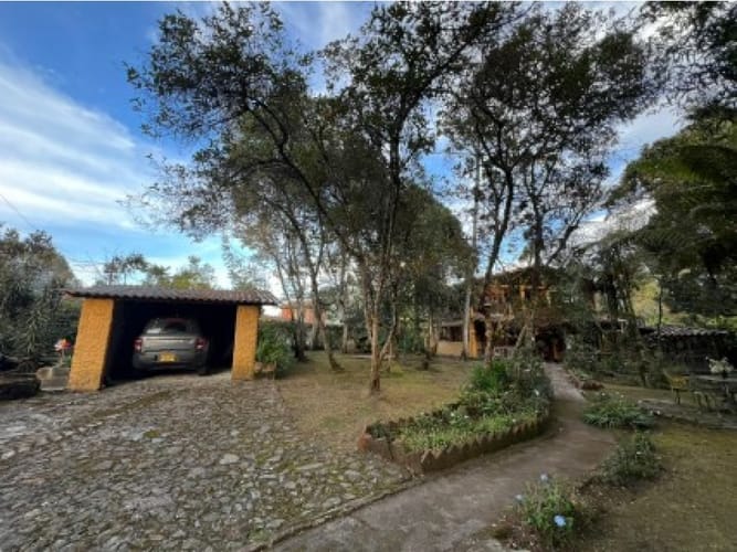 Casa de 3 alcobas en venta en Santa Elena, Medellín, 500 m² · foto 3 de 24