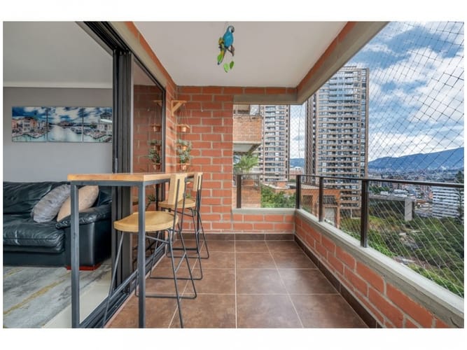 Apartamento de 3 alcobas en venta en El Poblado, Medellín, 221 m² · foto 2 de 24