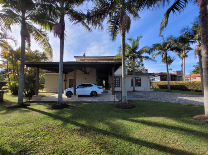 Casa de 4 alcobas en venta en Llano Grande, Rionegro, 480 m² · foto 2 de 12