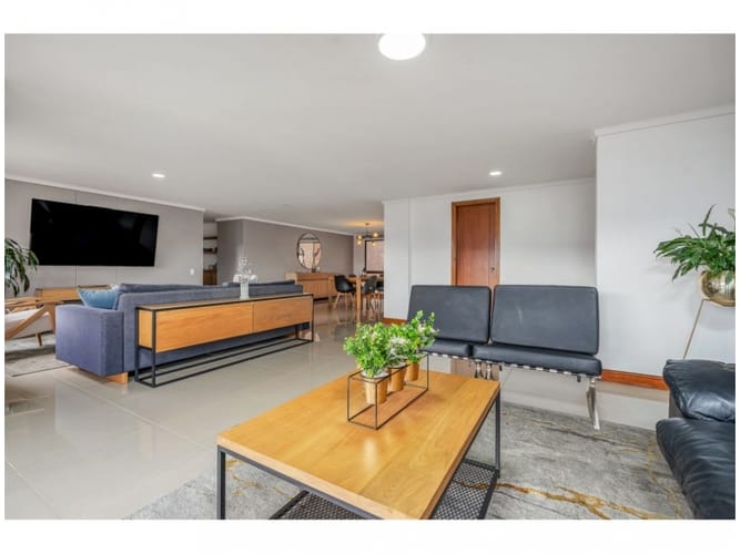 Apartamento de 3 alcobas en venta en El Poblado, Medellín, 221 m² · foto 6 de 24