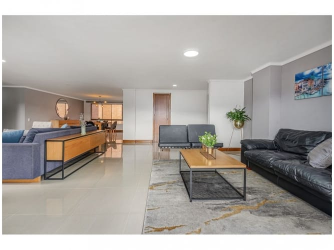 Apartamento de 3 alcobas en venta en El Poblado, Medellín, 221 m² · foto 8 de 24