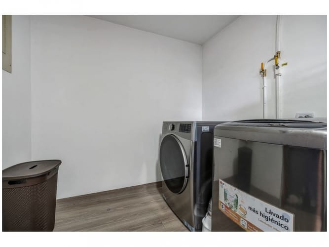 Apartamento de 3 alcobas en venta en El Poblado, Medellín, 221 m² · foto 11 de 24
