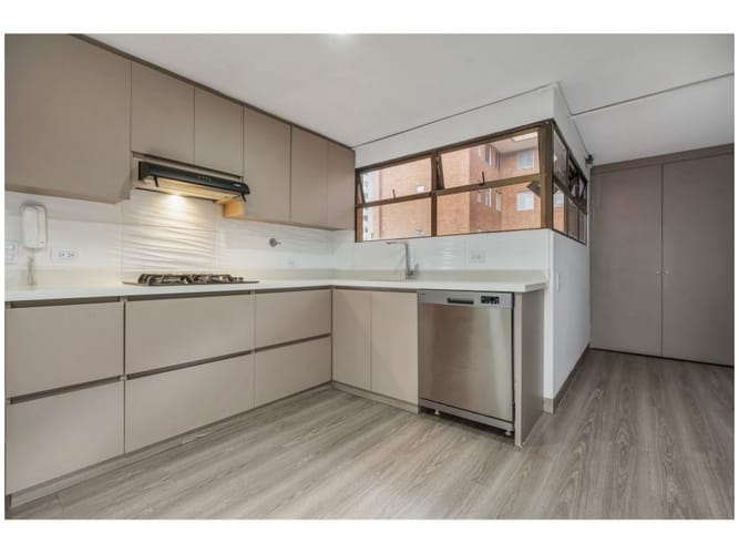 Apartamento de 3 alcobas en venta en El Poblado, Medellín, 221 m² · foto 18 de 24