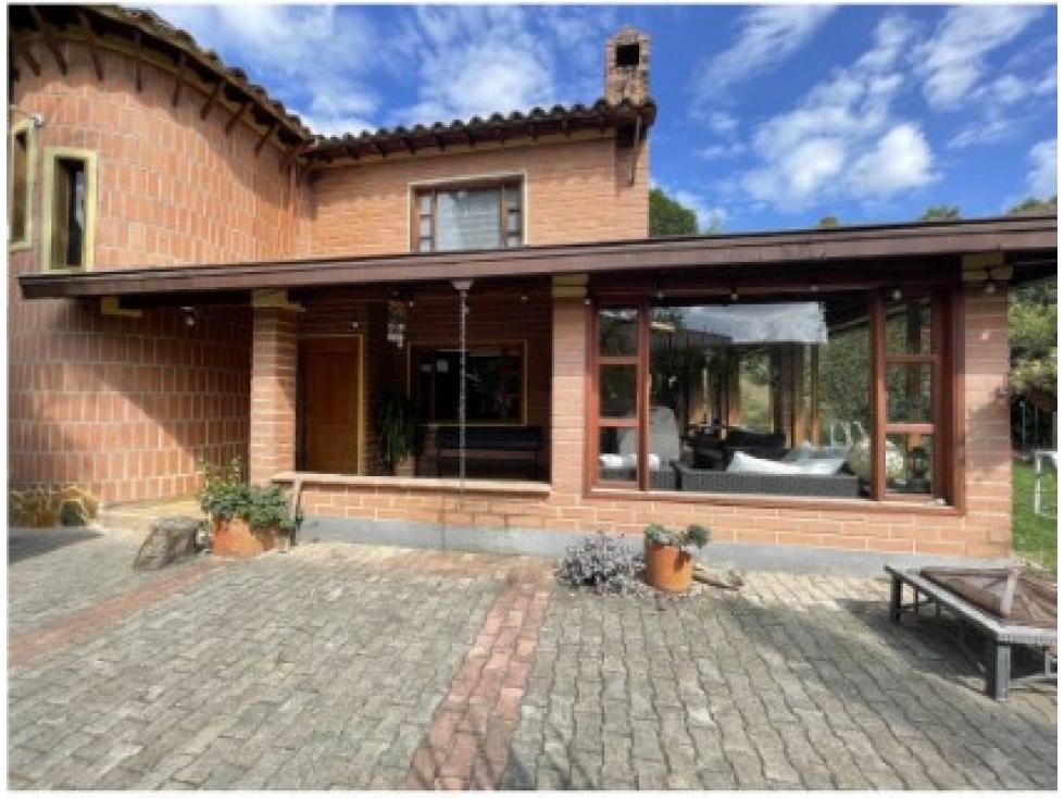 Casa de 5 alcobas en venta en La Clara, Guarne, 330 m² · foto 5 de 9