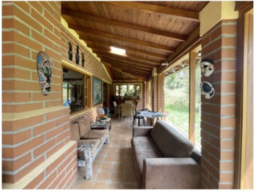 Casa de 5 alcobas en venta en La Clara, Guarne, 330 m² · foto 7 de 9