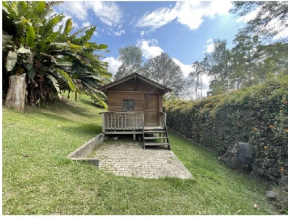 Casa de 5 alcobas en venta en La Clara, Guarne, 330 m² · foto 8 de 9