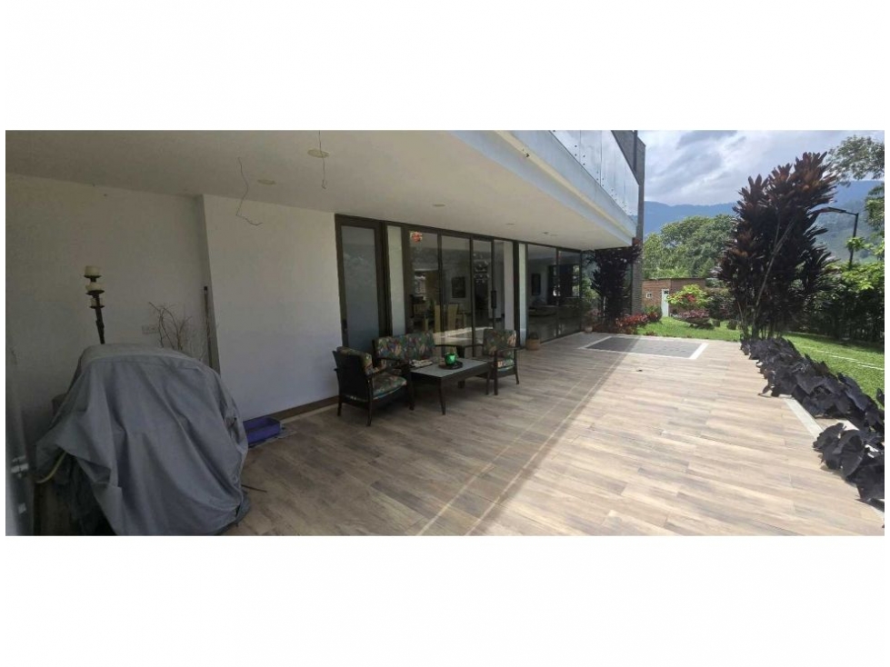 Casa de 4 alcobas en venta en Loma Del Escobero, Envigado, 430 m² · foto 2 de 24